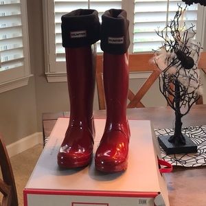 Hunter red gloss rain boots size 6F/ 5M. Brand new